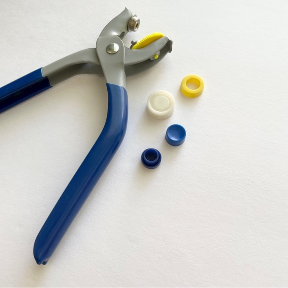 Dritz Eyelet Plier Kit and Snap Fasteners - Picture 4 of 5